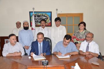 04.VC KMU Prof Dr Arshad Javaid and Principal KCD Prof Dr Ghulam Rasool (Custom)1537162128.JPG