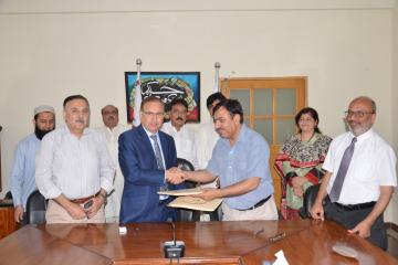 05.VC KMU Prof Dr Arshad Javaid and Principal KCD Prof Dr Ghulam Rasool (Custom)1537162128.JPG
